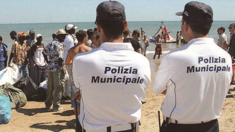 Abusivismo, i vigili tornano in spiaggia