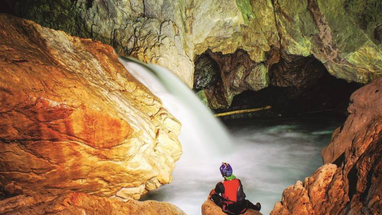 Un casolano esplora il fiume sotterraneo più grande al mondo
