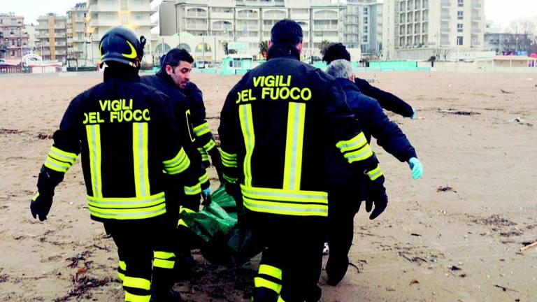Mario Lauri ritrovato morto in spiaggia a Miramare