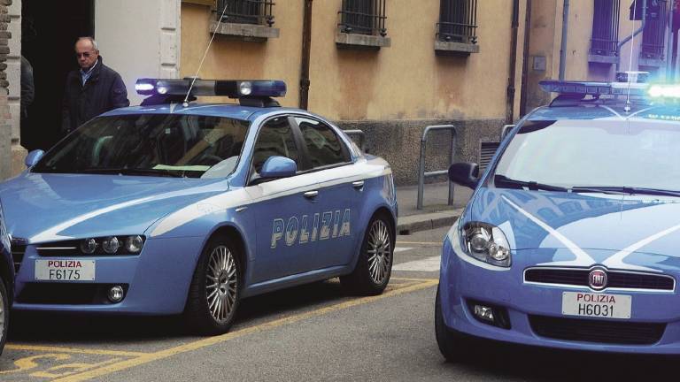 Perseguita l'ex moglie davanti alla questura, arrestato 40enne