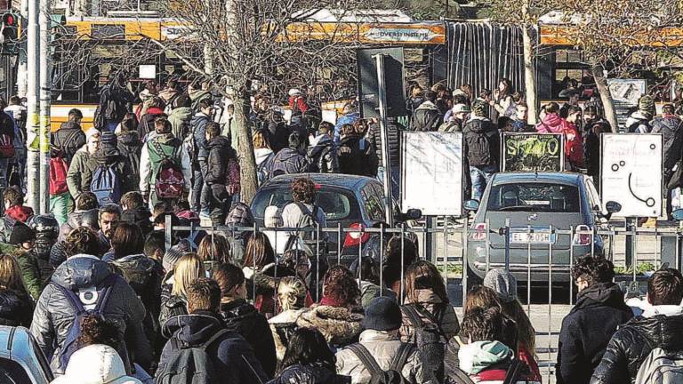 Carabinieri travestiti da studenti contro i bulli sugli autobus