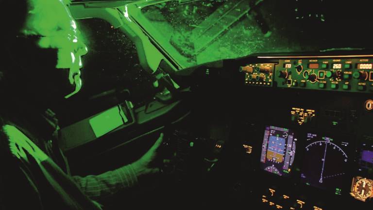 Paura in volo, Boeing colpito dal laser