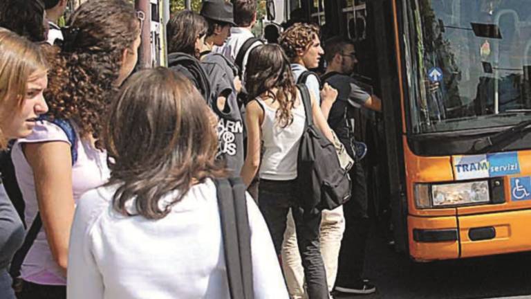 Bus pieni, studenti in ritardo:in Valmarecchia scoppia la protesta
