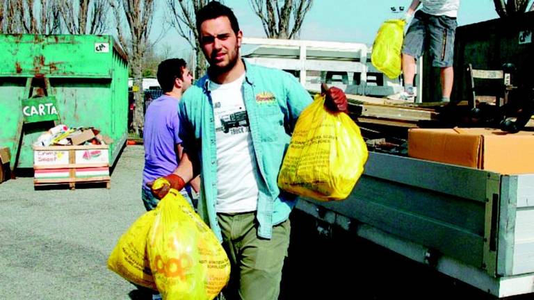 Un'onda gialla per un pieno di solidarietà