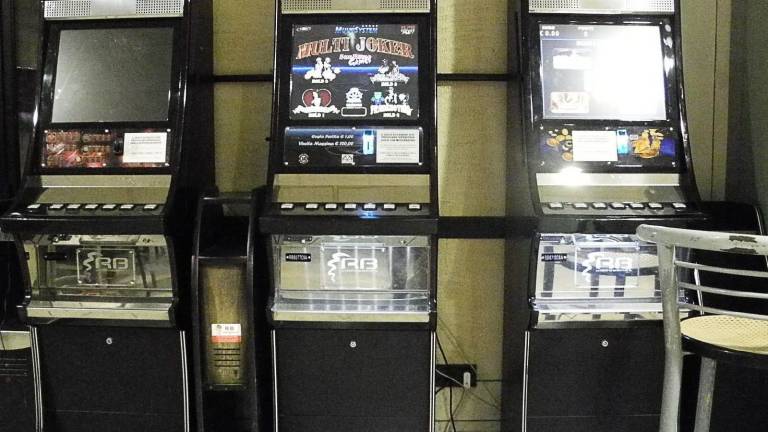 Scatta l'ordinanza: slot machine spente a mezzanotte