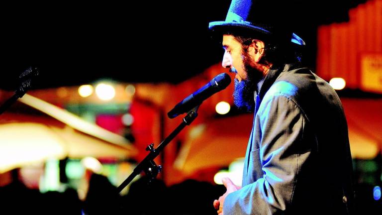 Musica a manovella: grande successo per Vinicio Capossela a Villa Silvia