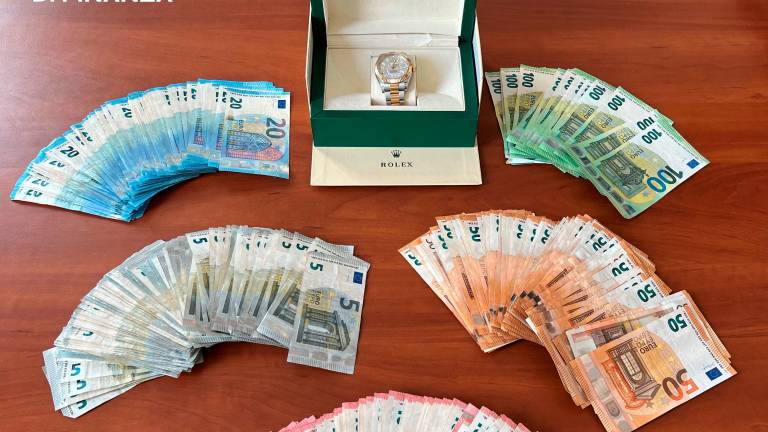 Faenza, la frode fiscale degli empori cinesi: sequestri per 10 milioni di euro tra conti correnti, auto di lusso e Rolex VIDEO