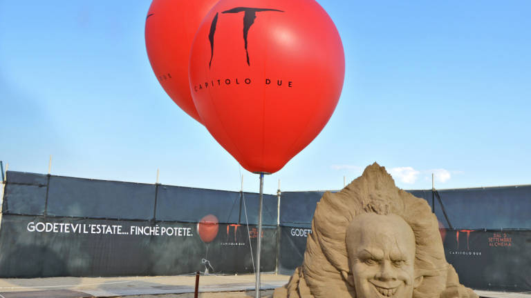 A Cervia una scultura di sabbia celebra l'uscita di IT Capitolo Due