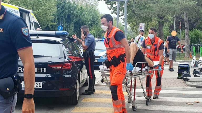 Rissa per la compravendita di un'auto a Rimini: un ferito portato al Bufalini