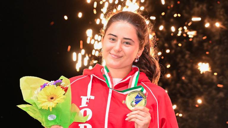 La diciottenne cesenate Testa con la medaglia di bronzo (foto federscherma.it)