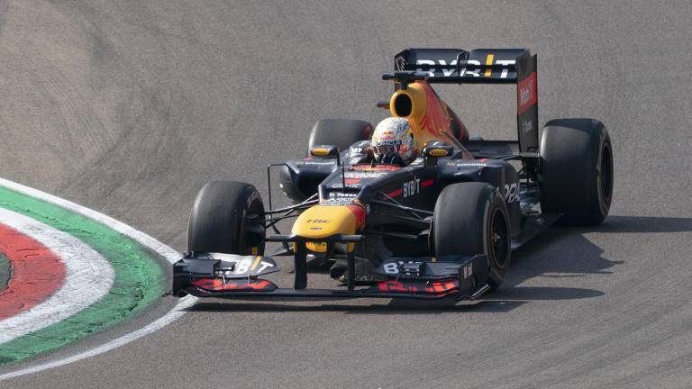 Imola, multa per un giro rumoroso di Verstappen: l'autodromo valuta il ricorso
