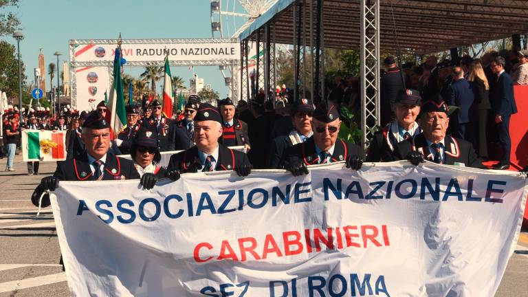 Rimini. La sfilata sul lungomare al raduno dell’Associazione nazionale dei carabinieri VIDEO e FOTOGALLERY Migliorini