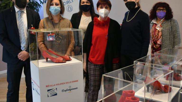 Forlì, Confartigianato: scarpe rosse per dire no alla violenza sulle donne