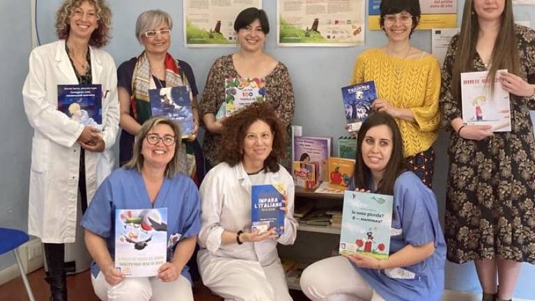 Lugo, la biblioteca dona alla Pediatria di Comunità 21 libri bilingue italiano-ucraino