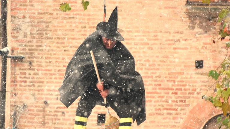 Rimini. La Befana dei pompieri in piazza Malatesta. FOTOGALLERY Migliorini