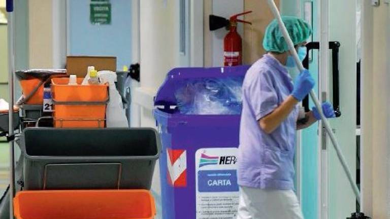 Forlì, test sierologici per 700 addetti alle pulizie in ospedale