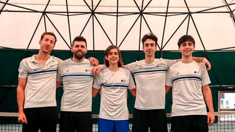 Lo staff tecnico e i giocatori del Tc Faenza