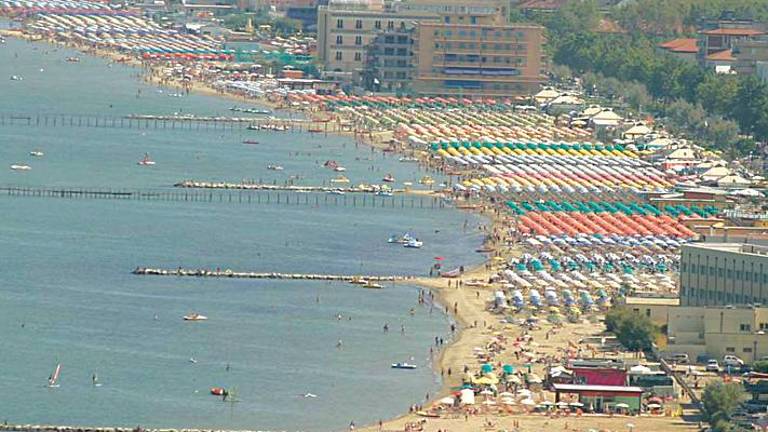 Cesenatico, bimbo si allontana da casa: denunciata la babysitter che si era addormentata