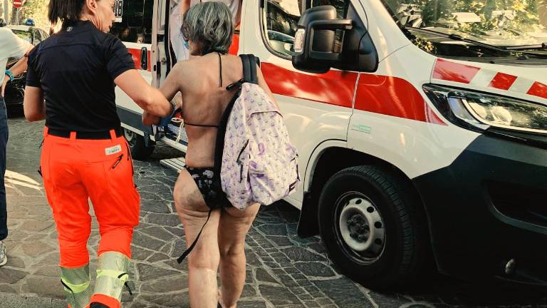 Igea Marina. Incendio in un appartamento: salvati i cani, muore il pappagallo FOTOGALLERY