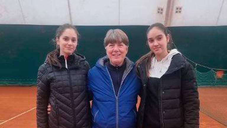 Sandra Cecchini con le ragazze della serie C femminile del Ct Massa
