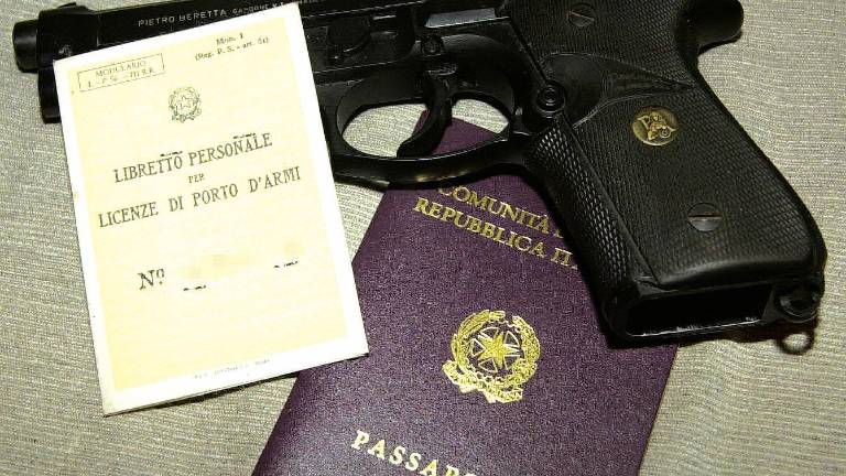 Ravenna, in lite per l’eredità. La prefettura gli revoca il porto d’armi, il Consiglio di Stato glielo ridà