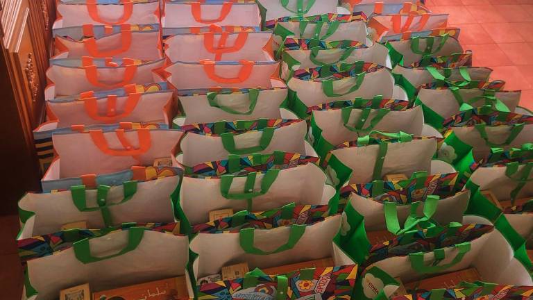 Il cibo consegnato dal presidente della moschea ai detenuti musulmani