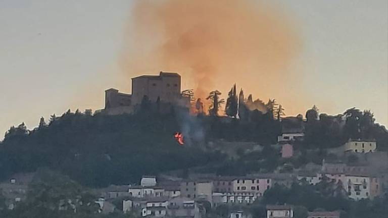 Bertinoro, incendio nella zona della Rocca