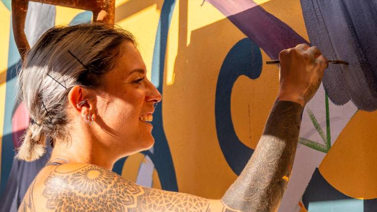 Cesena, murales sul muro del liceo per denunciare la violenza contro le donne