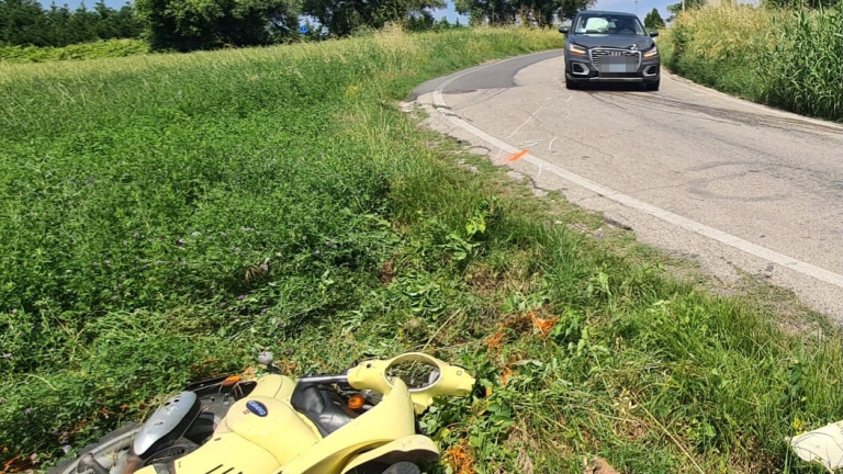 Riccione, incidente frontale tra auto e scooter: grave 23enne misanese