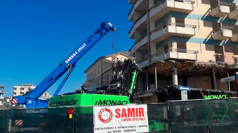 Iniziati i lavori di demolizione