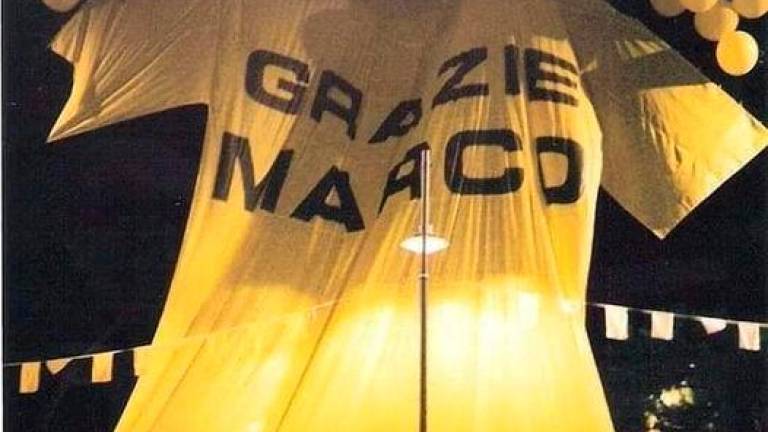 Pantani, la storica doppietta Giro-Tour e i 50mila in piazza con la bandana gialla: Cesenatico celebra i 25 anni dall’apoteosi