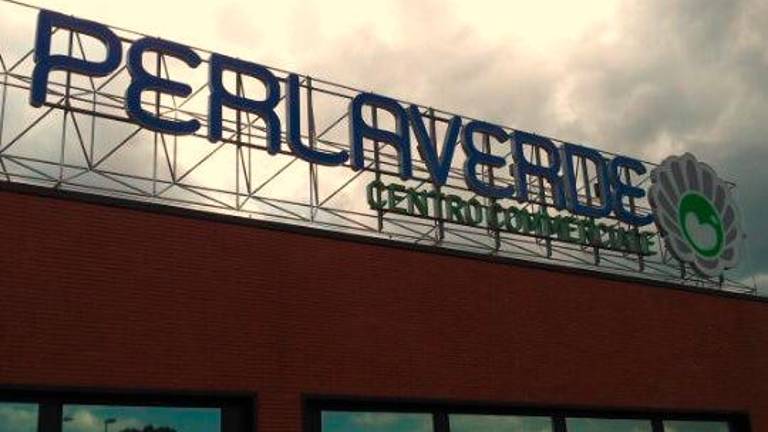 Riccione. Nasconde nello zaino e negli slip generi alimentari, poi alla cassa paga solo due lattine di birra. Arrestato ladro al supermercato