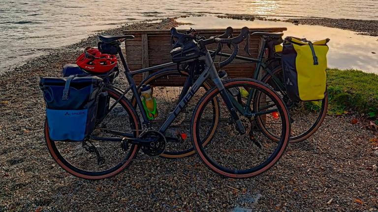 Viaggio di nozze con 550 chilometri in bici per due neo sposi di Cesena