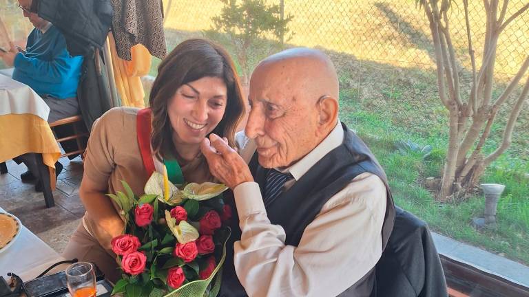 L’assessora Barbara Monti con Carlo Guerra