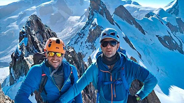 Le vittime, Cristian Gualdi e Luca Perazzini in cima a una montagna