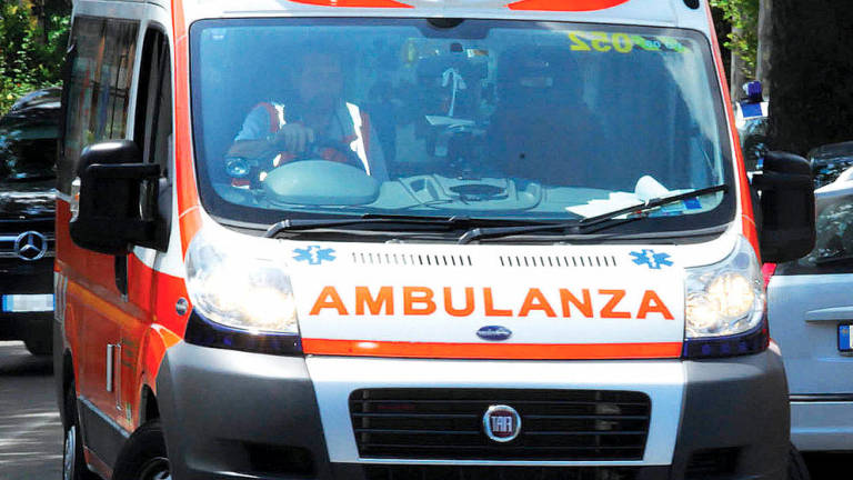 Cesena, incidente: 18enne motociclista con fratture multiple