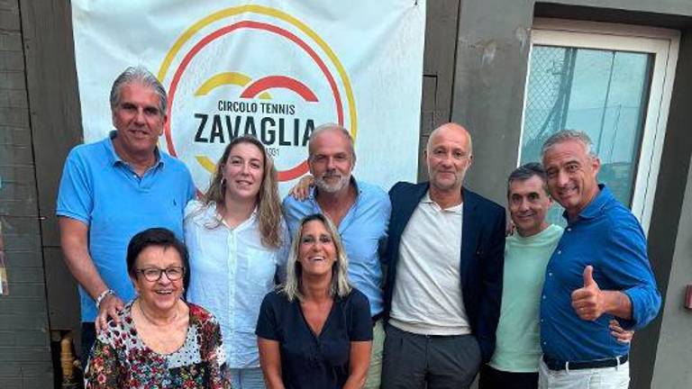 Il nuovo direttivo del Ct Zavaglia con la storica segretaria del Circolo Aedele Valentini