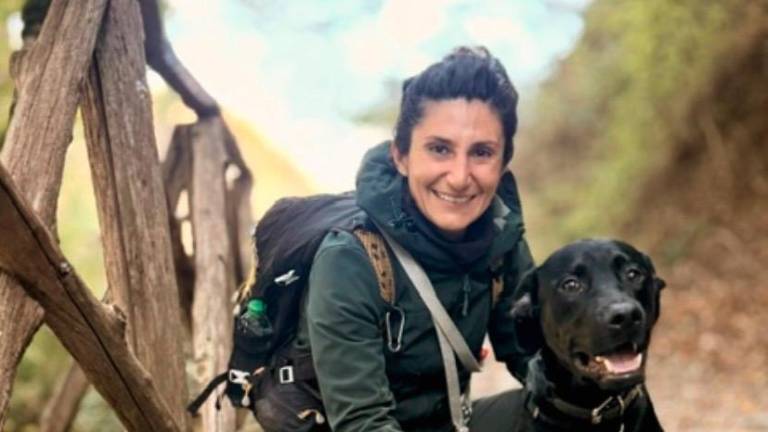 La guida ambientale Teresa Scalese con il suo cane Pippo