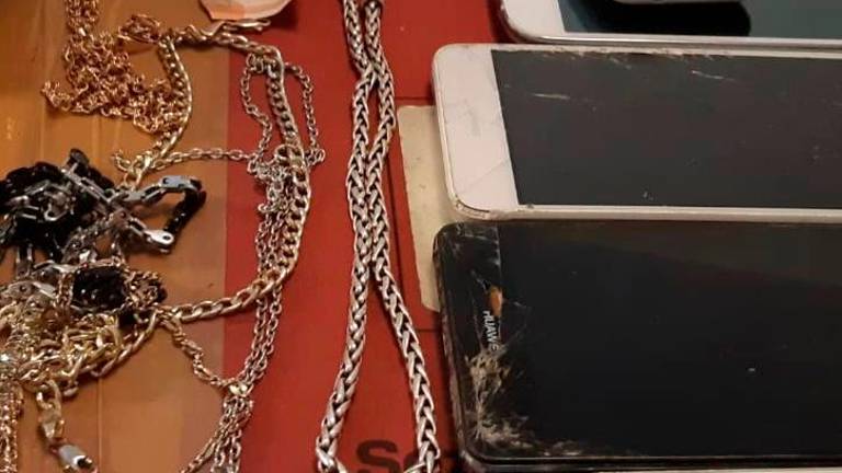 I ladri truffavano gli anziani cercando oro e contanti