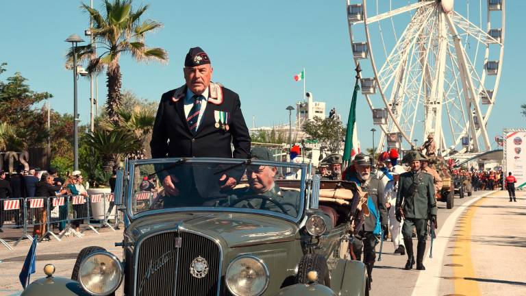 Rimini. La sfilata sul lungomare al raduno dell’Associazione nazionale dei carabinieri VIDEO e FOTOGALLERY Migliorini
