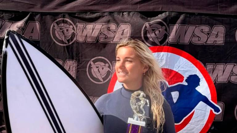 Carolina Guerra, 35 anni, con il premio vinto in California