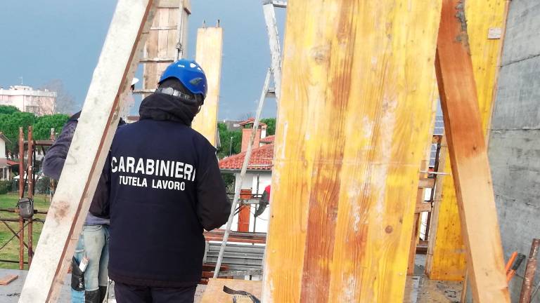 Rimini, lavoro nero e scarsa sicurezza: sospese 6 attività, multe per oltre 225mila euro