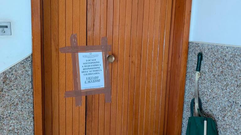 L’ingresso dell’abitazione sottoposta a sequestro