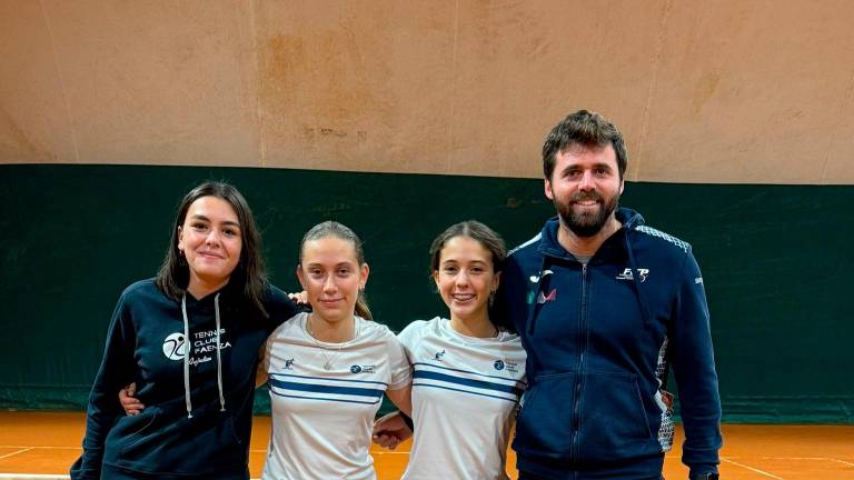 La squadra del Tc Faenza impegnata nel trofeo Biagi con il maestro Pompei
