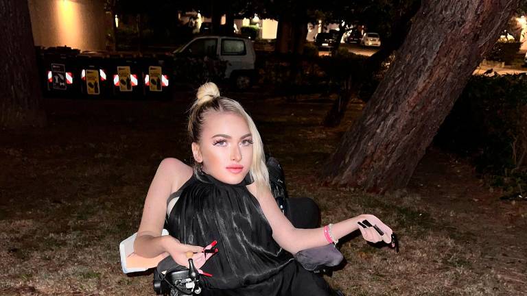 Riccione. Giulia, malata di Sma, non vuole operarsi: «Il mio sogno è diventare un’attrice»