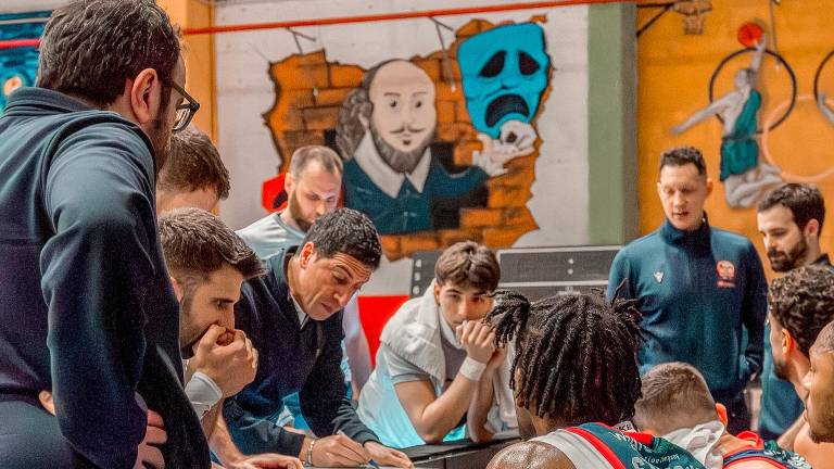 Un time-out del tecnico biancorosso Antimo Martino