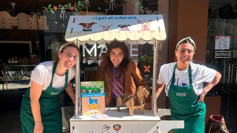 Le tre sorelle Guaitoli con Giulia al centro