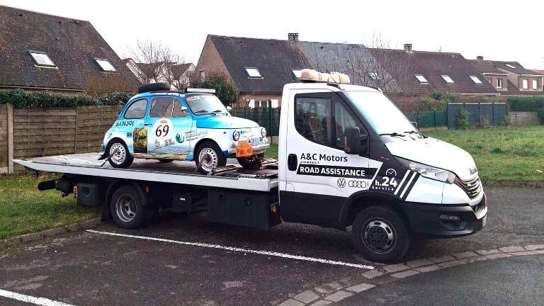 La Fiat 500 R “Lucia” presa in consegna per l’imbarco verso la Cina
