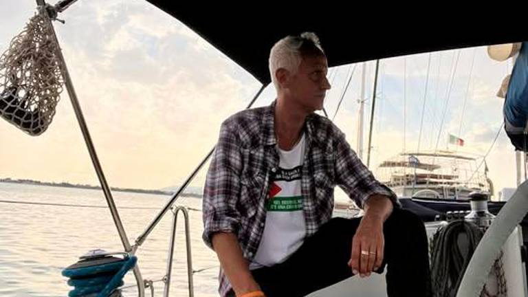 Il senatore riminese Marco Croatti all’aeroporto di Tel Aviv per tornare in Italia