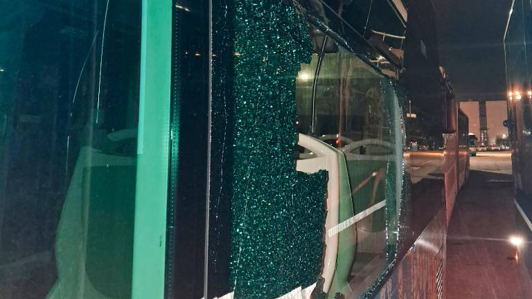 Colpiti due mezzi, ora fermi per le riparazioni